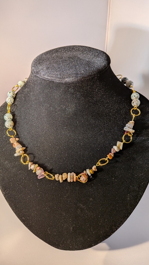 Gouden hals ketting natuur steen
