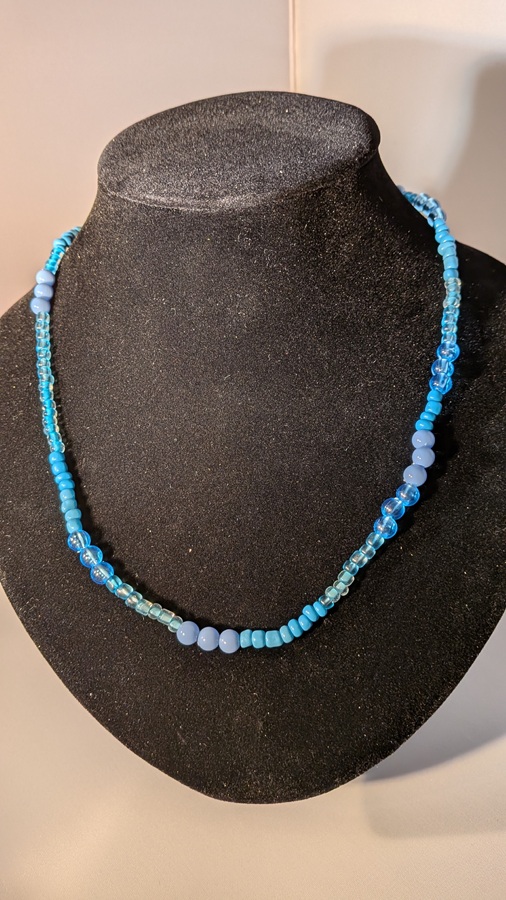 Blauwe kralen ketting