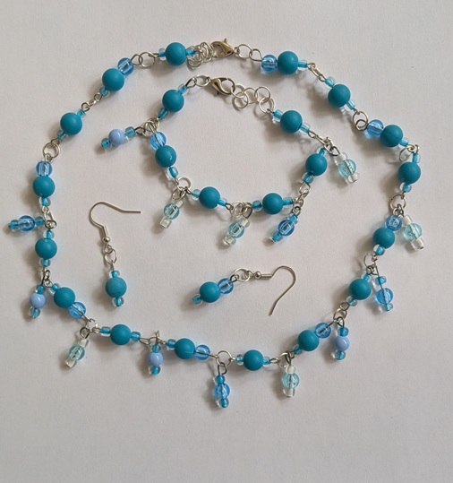 Blauwe zilveren ketting set Blauwe zilveren ketting set