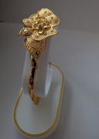 Gouden dubai set met sierstenen