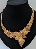 Gouden dubai set met sierstenen