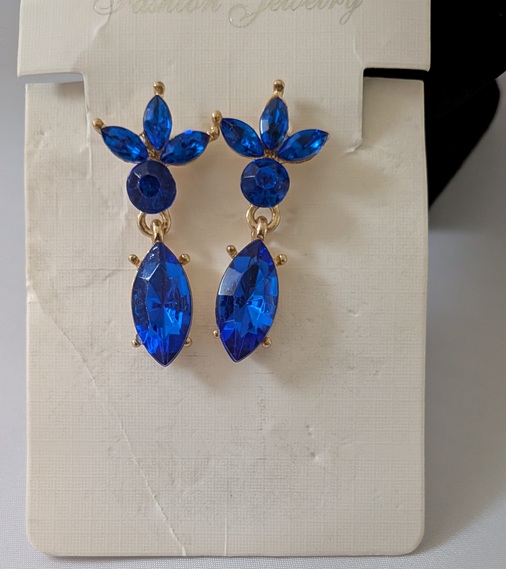 Gouden blauwe ketting met oorbellen Gouden blauwe ketting met oorbellen