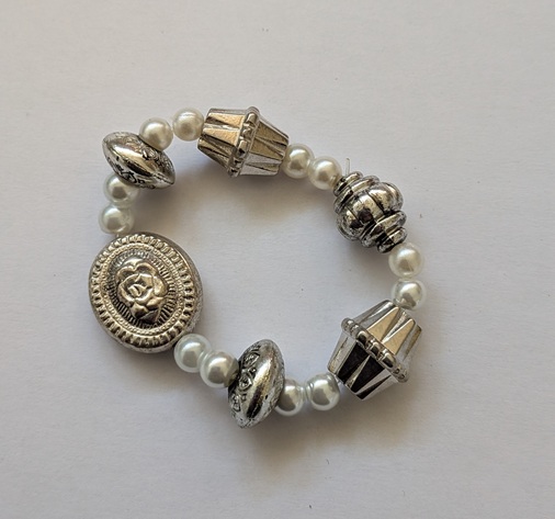 Rekbare vintage parel armband Rekbare vintage parel armband