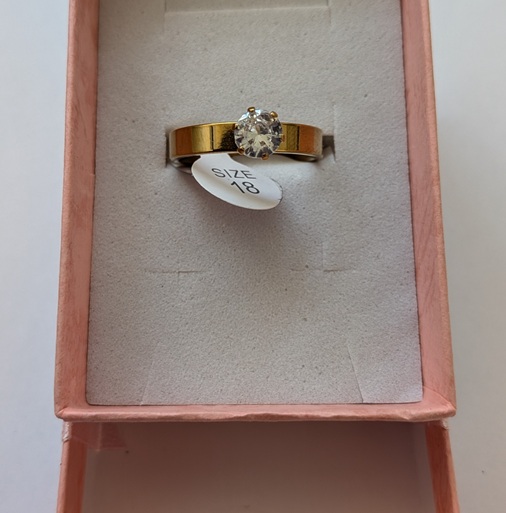 Gouden gladde ring met zirconia siersteen Gouden gladde ring met zirconia siersteen