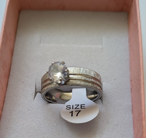 bewerkte zileveren ring met siersteen