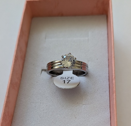 Zilveren ring met zirconia siersteen lijn midden