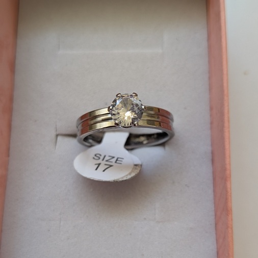 Sierlijke ring met zirconia siersteen