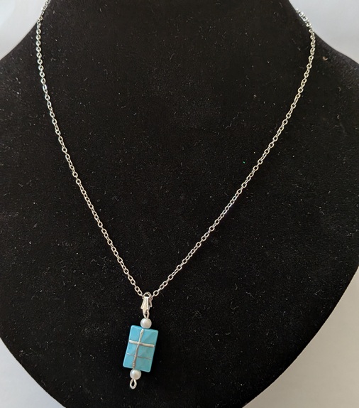 ketting met bedel steen